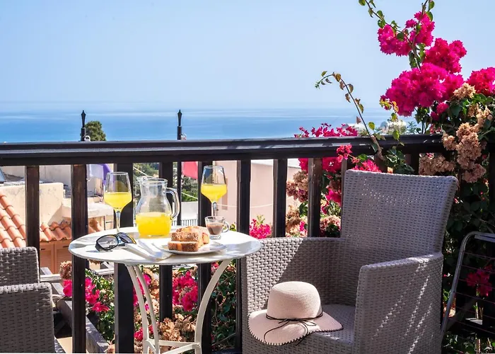 2 Bed - Sleeps 8 - Pool Patio Views Apartmán