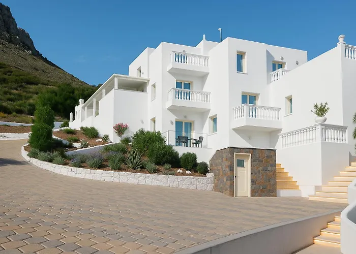 2 Bed - Sleeps 8 - Pool Patio Views *