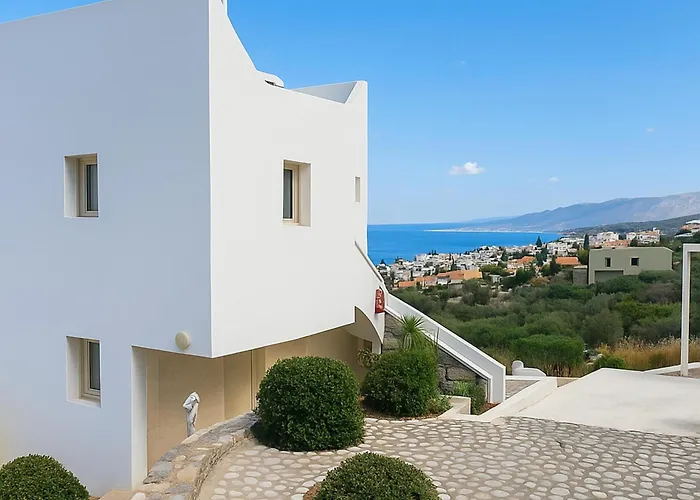 2 Bed - Sleeps 8 - Pool Patio Views Apartman