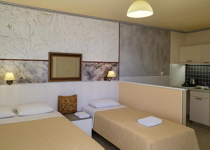 2 Bed - Sleeps 8 - Pool Patio Views Апартаменти