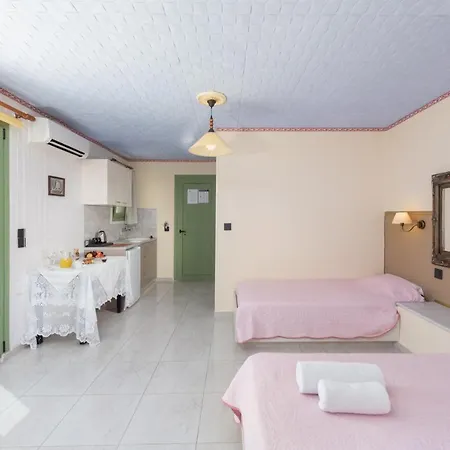 2 Bed - Sleeps 8 - Pool Patio Views
