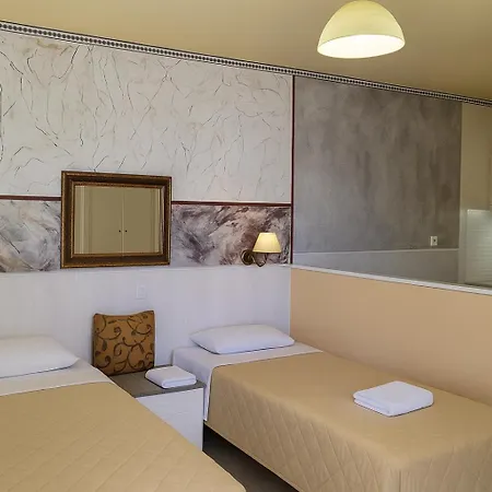 2 Bed - Sleeps 8 - Pool Patio Views Appartement